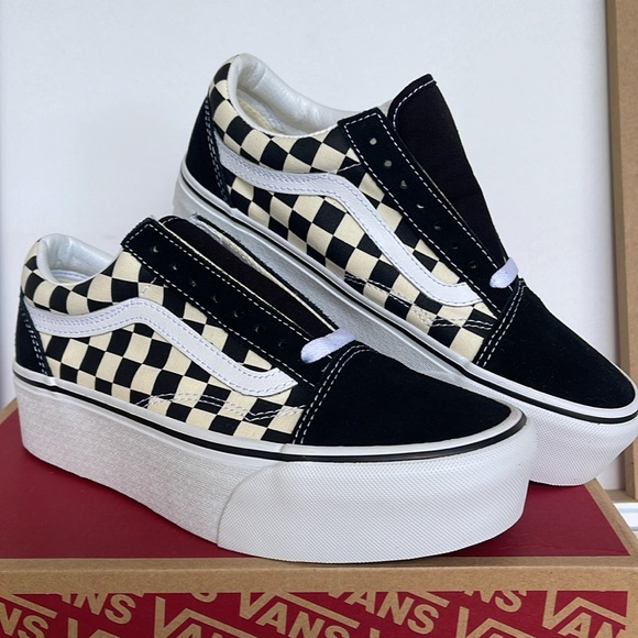 Vans Men’s Old Skool Stacked 
Checkerboard Black/Classic
VN0A7Q5MTYQ
Platforms - Picture 6 of 16